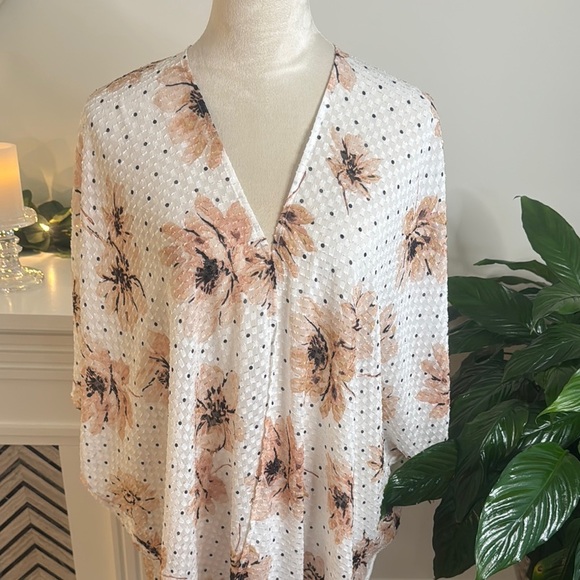 Maurices Polka Dot Floral Komo - Picture 4 of 4